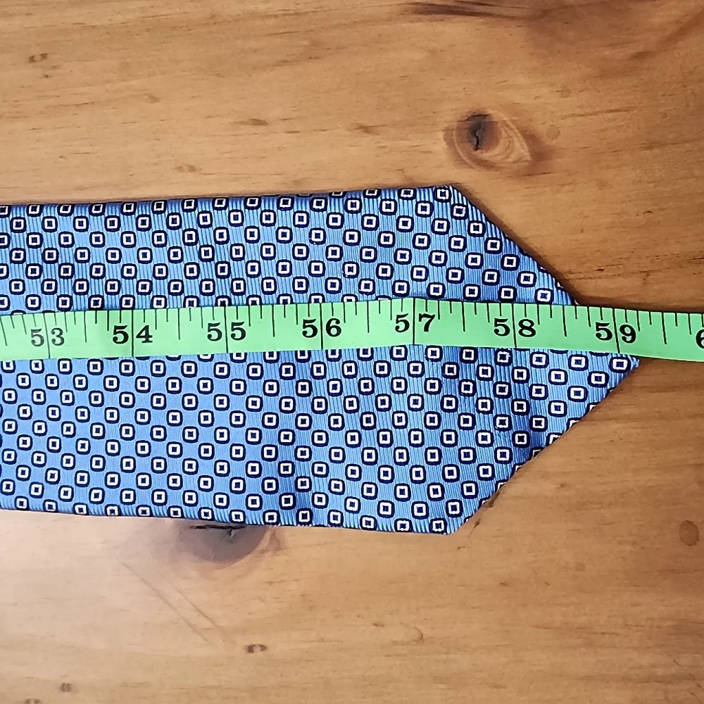 Brooks Brothers 346 Pure Silk Mini Geo Pattern Neck Tie. 59 inches